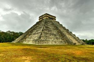 pyramid av kukulkan på chichen itza, de gammal maya stad i de yucatan område av Mexiko. foto