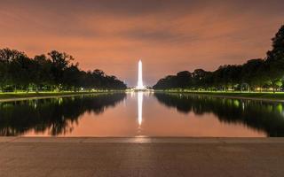 Washington monument med byggnadsställningar foto