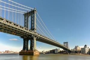 de manhattan bro som sett från de manhattan sida i ny york stad. foto