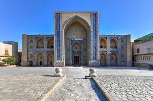 ulugbek madrasa i bukhara. den är en unesco värld arv webbplats i uzbekistan. foto