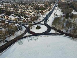 underbar se av lokal- offentlig parkera efter snö falla över England foto