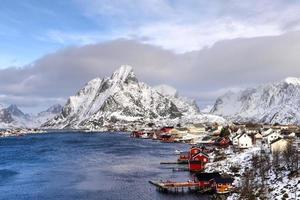 berg vinter- bakgrund i reine, lofoten öar, Norge foto