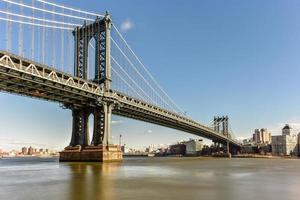 de manhattan bro som sett från de manhattan sida i ny york stad. foto