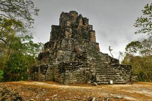 muyil mayan ruiner av en pyramid i sian kaan nära tulum, Mexiko. foto