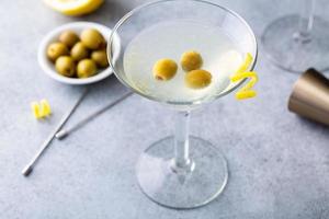 klassisk citron- släppa Martini foto