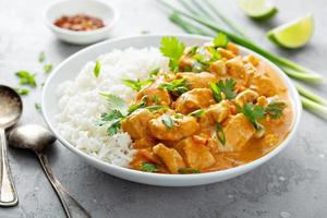 kyckling curry med ris foto
