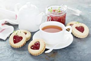 linzer småkakor med sylt fyllning foto