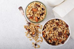 hemlagad granola med kokos och mandlar foto