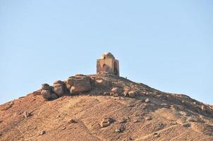 gravar av de adeln - aswan, egypten foto