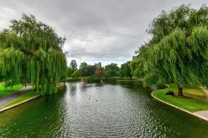 offentlig parkera på boston allmänning på en molnig dag. foto