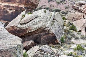 tidning sten med gammal hieroglyphics i de förstenad skog nationell parkera i arizona. foto