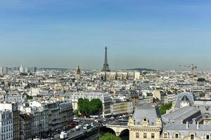 de paris horisont från de notre dame de paris, katedral i Frankrike. foto