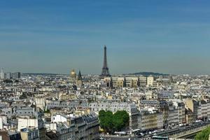 de paris horisont från de notre dame de paris, katedral i Frankrike. foto