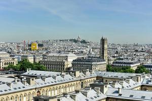 de paris horisont från de notre dame de paris, katedral i Frankrike. foto