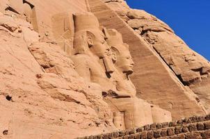 abu simbel på de gräns av egypten och sudan foto