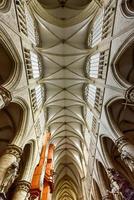 interiör av st. michael och st. gudula katedral i Bryssel, Belgien, 2022 foto