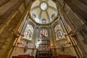 interiör av st. michael och st. gudula katedral i Bryssel, Belgien, 2022 foto