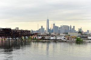 se av stadens centrum manhattan från röd krok, Brooklyn, ny york. foto