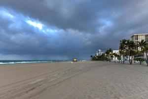 hollywood strand florida i de kväll som de Sol är miljö. foto