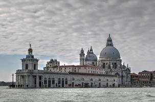 stor kanal och basilika santa maria della honnör i Venedig, Italien foto