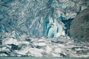 mendenhall glaciär och sjö i Juneau, alaska. foto