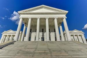 de virginia stat huvudstad, designad förbi Thomas Jefferson vem var inspirerad förbi grekisk och roman arkitektur i richmond, virginia. foto