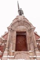 lenin monument i kostroma, ryssland i de vinter- längs de gyllene cirkel. foto