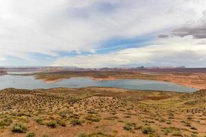 sjö powell från de dalgång kanjon damm i arizona, förenad stater. foto