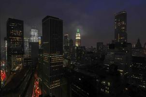 antenn se av de skyskrapor av stadens centrum manhattan i ny york stad. foto