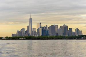 se av stadens centrum manhattan från röd krok, Brooklyn, ny york. foto