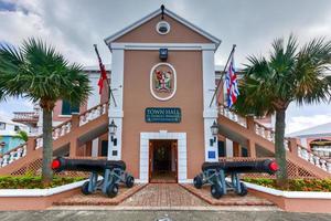 helgon georges stad hall belägen på de östra sida av kungens fyrkant i st. georges bermuda. de byggnad var ursprungligen konstruerad i 1782 under de brittiskt kolonial dagar. foto