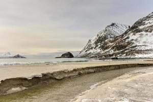 haukland strand i de lofoten öar, Norge i de vinter. foto