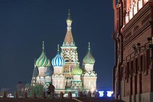 st basilika kyrka i moskva röd fyrkant på en sommarens natt foto