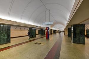 Moskva, ryssland - juli 25, 2019 - trubnaya metro station i de moskva underjordiska. foto