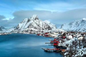 berg vinter- bakgrund i reine, lofoten öar, Norge foto