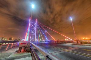 nelson mandela bro på natt - Johannesburg foto