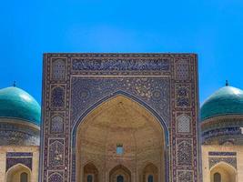 gammal mir-i-arab madrasa i de po-i-kalyan komplex i bukhara, uzbekistan. foto