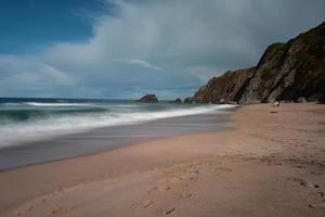 praia da adraga är en norr atlanten strand i Portugal, nära till de stad av almocageme, sintra. foto