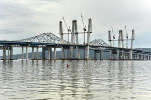 de ny tappan zee bro under konstruktion tvärs över de hudson flod i ny york. foto