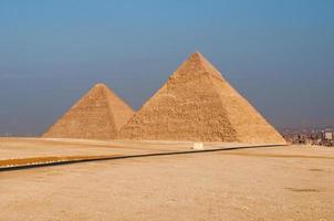 egyptiska pyramider på giza-platån, kairo foto