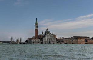 san giorgio maggiore kyrka i Venedig, Italien tittade tvärs över de stor kanal foto
