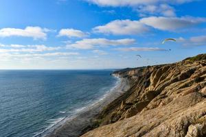 svarts strand i san diego, Kalifornien, en Kläder frivillig strand, populär med sydlig kalifornien nudister och naturister. foto