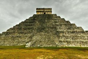 pyramid av kukulkan på chichen itza, de gammal maya stad i de yucatan område av Mexiko. foto