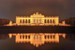 gloriette i schoenbrunn palats trädgårdar - Wien, österrike foto