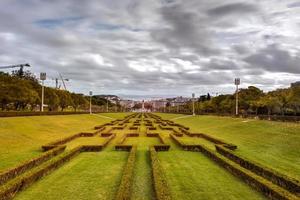 eduardo vii parkera som heter efter Storbritanniens Edward vii vem besökta stad i 1903 till på nytt bekräfta de anglo-portugisiska allians. den är de största parkera i central Lissabon, portugal. foto