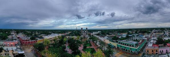 merida, mexico - Maj 24, 2021 - katedral av san gervasio, en historisk kyrka i valladolid i de yucatan halvö av Mexiko. foto