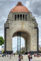 mexico stad, mexico - juli 7, 2013 - monument till de mexikansk rotation. byggd i republik fyrkant i mexico stad i 1936. foto
