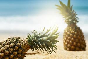 ananas på de strand foto