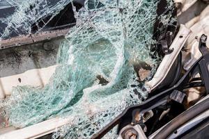 stänga upp av krossade minibuss efter allvarlig bil olycka foto