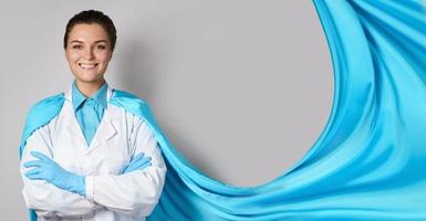 modig kvinna superhjälte läkare kommer portion oss i slåss mot de virus foto